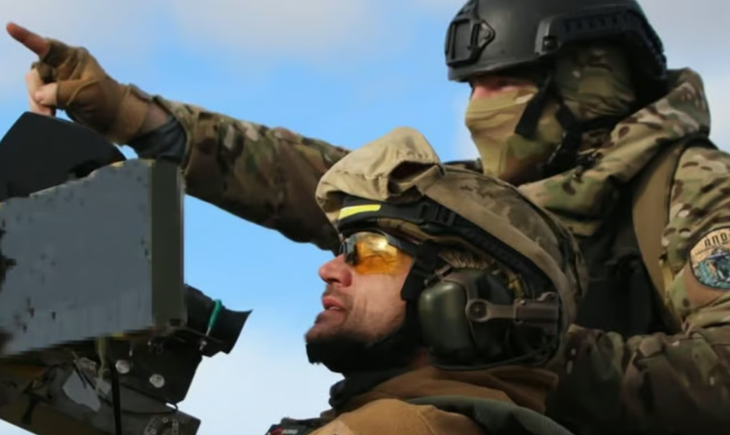 На фронті "Азову" потрібні аналітики розвідки — скільки платять - 290x160