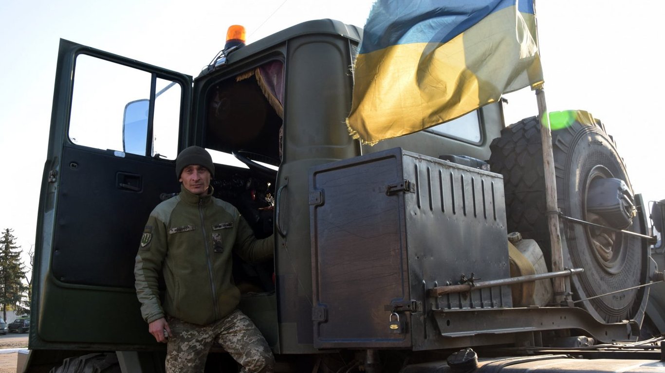 На фронті "Азову" потрібні особливі водії — яка є вакансія - 290x160